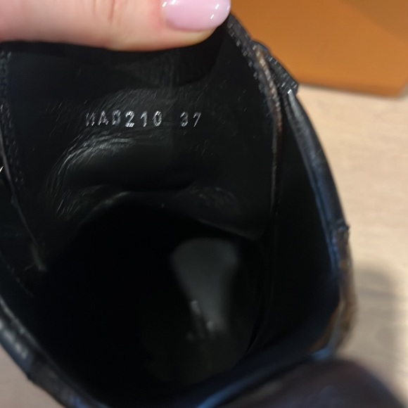 Louis Vuitton women 7 - Picture 4 of 4